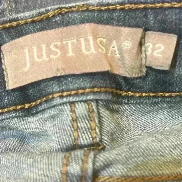 Just USA Women’s Blue Jeans Size 32 Distressed Five Pocket Design Stretch Large - Picture 3 of 4